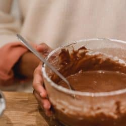 Receita de Ganache de Chocolate: A Cobertura Perfeita para seus Doces e Sobremesas