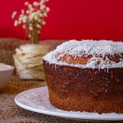 Receita de Bolo de Coco: Delicie-se com o Sabor Tropical dessa Sobremesa Irresistível